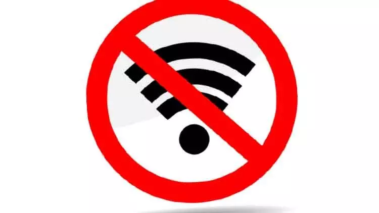 വൈദ്യുതി പോയാൽ തൃക്കരിപ്പൂരിൽ ഇൻറർനെറ്റ് നിലക്കും വൈദ്യുതി പോയാൽ തൃക്കരിപ്പൂരിൽ ഇൻറർനെറ്റ് നിലക്കും