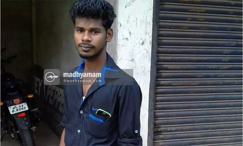 സ്കൂട്ടർ യാത്രക്കാരിയുടെ മാല പൊട്ടിച്ച് സ്കൂട്ടറിൽ കടന്ന കള്ളൻ മണിക്കൂറുകൾക്കകം പിടിയിൽ സ്കൂട്ടർ യാത്രക്കാരിയുടെ മാല പൊട്ടിച്ച് സ്കൂട്ടറിൽ കടന്ന കള്ളൻ മണിക്കൂറുകൾക്കകം പിടിയിൽ