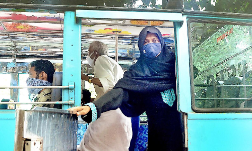 ശ്രീ​സു​ന്ദ​രേ​ശ്വ​ര ബ​സി​െൻറ​​ ക്ലീ​ന​ർ താ​ത്ത