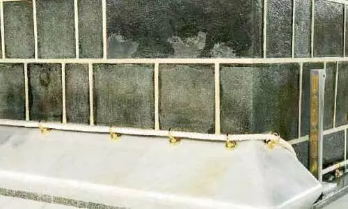 കിസ്​വ താഴ്​ത്തിയിടുന്നതിനുള്ള പ്രവർത്തനങ്ങൾ തുടങ്ങി