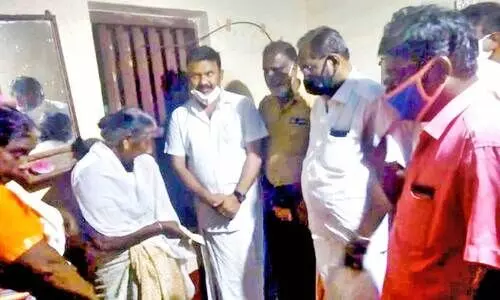 പ്രവാസിയുടെ കുടുംബത്തിന് താങ്ങായി തീരദേശ കോൺഗ്രസ്‌