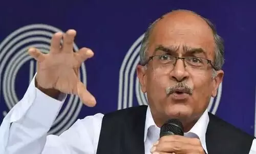 പ്രശാന്ത്​ ഭൂഷണ്​​ പുനഃപരിശോധന ഹരജി നൽകാം; വാദം കേൾക്കൽ മാറ്റില്ല -സുപ്രീംകോടതി