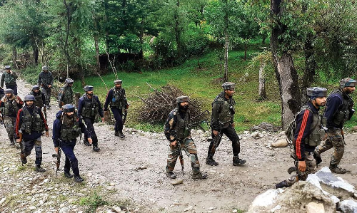 ജമ്മു കശ്​മീരിലെ രജൗരിയിൽ മൂന്ന്​ തീവ്രവാദികൾ പിടിയിൽ