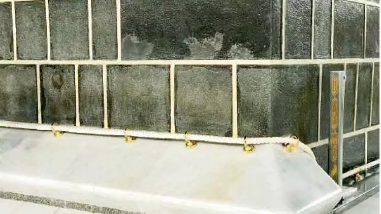 കിസ്വ താഴ്ത്തിയിടുന്നതിനുള്ള പ്രവർത്തനങ്ങൾ തുടങ്ങി കിസ്വ താഴ്ത്തിയിടുന്നതിനുള്ള പ്രവർത്തനങ്ങൾ തുടങ്ങി