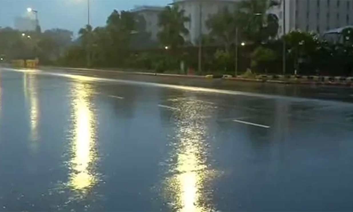 ഡൽഹിയിൽ ഇടിയോടുകൂടിയ കനത്ത മഴ ഡൽഹിയിൽ ഇടിയോടുകൂടിയ കനത്ത മഴ