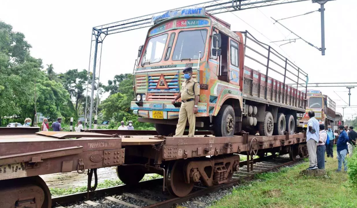 റോ റോ എത്തും; കണ്ണൂർ സൗത്ത് സ്റ്റേഷൻ സൂപ്പർ ആകും റോ റോ എത്തും; കണ്ണൂർ സൗത്ത് സ്റ്റേഷൻ സൂപ്പർ ആകും