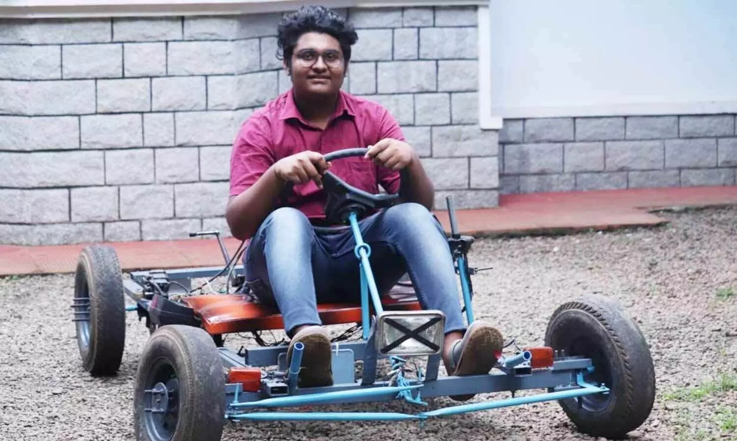 നാട്ടുകാർക്ക്​ കൗതുകക്കാഴ്ചയായി മാത്യൂസി​െൻറ പറക്കും തളിക