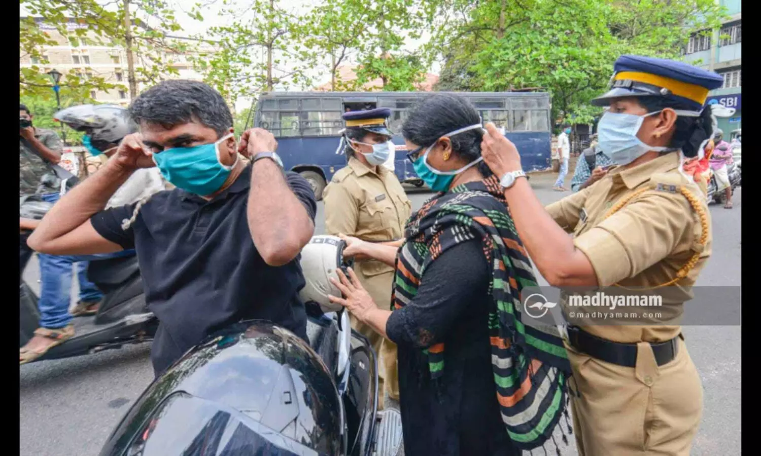 സാറമ്മാരെ, പൊലീസുകാർക്കെന്താ​ ക്വാറൻറീൻ വേണ്ടേ?