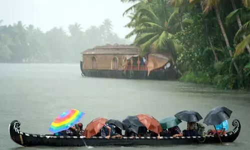 കേരള പുനർനിർമാണത്തിന് വേണ്ടത് രാഷ്​​്ട്രീയ ഇച്ഛാശക്​തി
