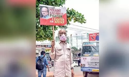 പ്രശാന്ത്​ ഭൂഷണ്​ പിന്തുണയുമായി ഒറ്റയാൾ സമരം