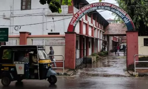 വിരുന്നിൽ കുരുങ്ങി കോഴിക്കോട് സിറ്റി പൊലീസ്​