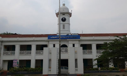 കൃത്യവിലോപം: നഗരസഭ സസ്​പെൻഡ്​ ചെയ്​ത ഉദ്യോഗസ്ഥനെതിരെ കൈക്കൂലി ആരോപണവും