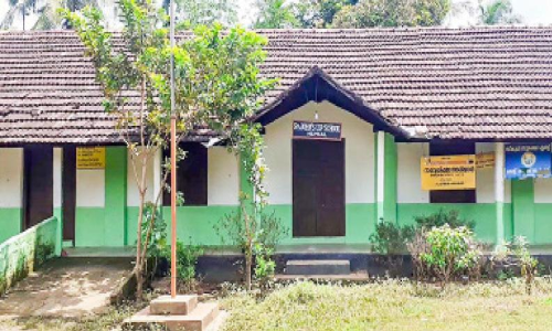 സ്കൂ​ൾ​ കെ​ട്ടി​ടം പു​ന​ർ​നി​ർ​മി​ക്ക​ണ​മെ​ന്ന ആ​വ​ശ്യം ശ​ക്തം