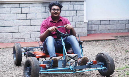 നാട്ടുകാർക്ക്​ കൗതുകക്കാഴ്ചയായി മാത്യൂസി​െൻറ പറക്കും തളിക