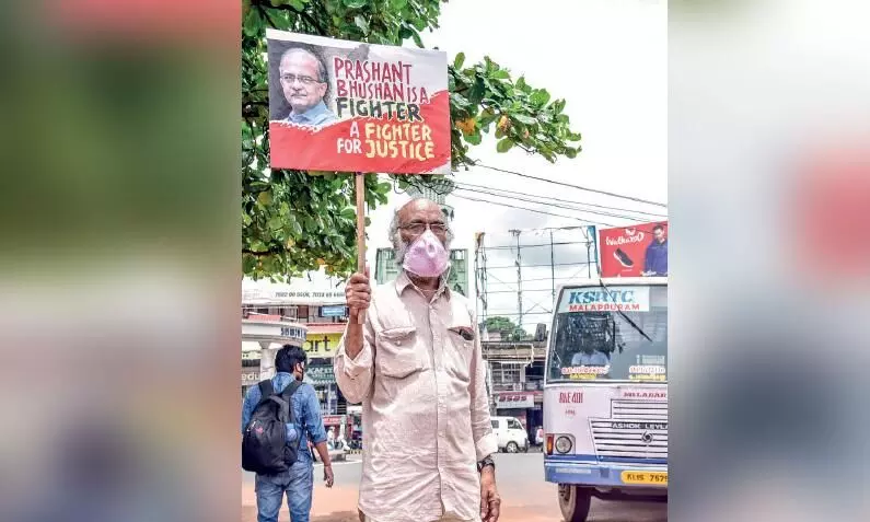 പ്രശാന്ത്​ ഭൂഷണ്​ പിന്തുണയുമായി ഒറ്റയാൾ സമരം
