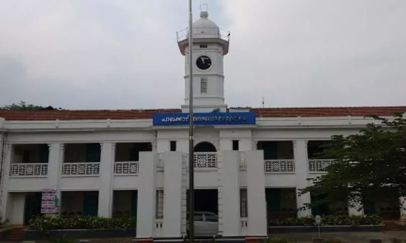 കൃത്യവിലോപം: നഗരസഭ സസ്​പെൻഡ്​ ചെയ്​ത ഉദ്യോഗസ്ഥനെതിരെ കൈക്കൂലി ആരോപണവും