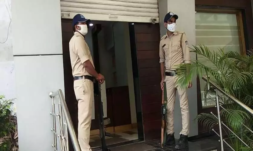 കോവിഡ്​ പ്രതിരോധ പ്രവർത്തകർ ചമഞ്ഞെത്തി​ ആദായ നികുതി ഉദ്യോഗസ്ഥർ; കണ്ടെടുത്തത്​ 100 കോടിയുടെ വസ്​തുവകകൾ