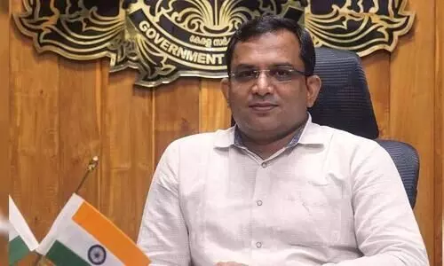 കോവിഡായതുകൊണ്ടാ കലക്ടർ മാമനോട് ഒന്നും തോന്നല്ലേ... കോവിഡായതുകൊണ്ടാ കലക്ടർ മാമനോട് ഒന്നും തോന്നല്ലേ...