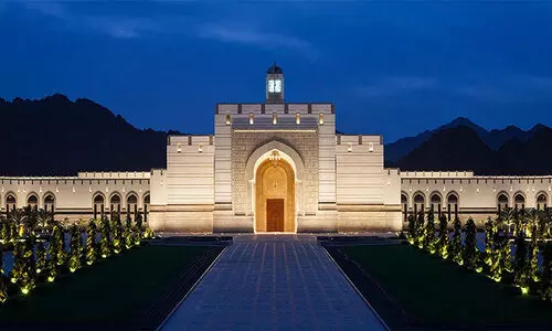 പു​തി​യ മ​ന്ത്രി​മാ​രി​ൽ പ​കു​തി​യി​ല​ധി​കം പേ​രും 55 വ​യ​സ്സി​നു താ​ഴെ​യു​ള്ള​വ​ർ