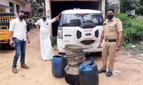 താമരക്കുളത്തും മാവേലിക്കരയിലും റെയ്​ഡ്​; 400 ലിറ്റർ കോട പിടികൂടി
