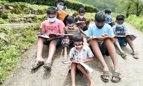 ടവർ തകർന്നു; ഓണ്‍ലൈന്‍ പഠനത്തിന്​ കുട്ടികള്‍ നടക്കുന്നത്​ നാല്​ കി.മീ.