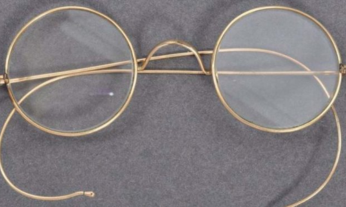 ഗാന്ധിജിയുടെ കണ്ണട ലേലം ചെയ്തു; പ്രതീക്ഷിച്ചതിനേക്കാള്‍ കൂടിയ വിലക്ക്