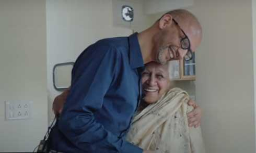 27 വര്‍ഷത്തിനു ശേഷം കണക്ക് ടീച്ചറെ കാണാനെത്തിയ സി.ഇ.ഒ; അത്​ സുന്ദർ പിച്ചെയല്ല