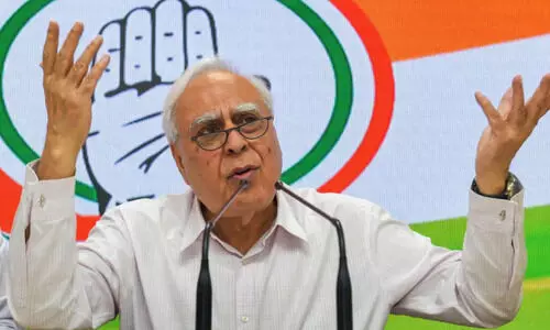 പ്രശാന്ത്​ ഭൂഷണ്​ പിന്തുണയുമായി കപിൽ സിബൽ