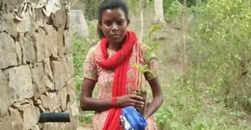 മ​റ​യൂ​രി​ൽ ആദിവാസി യു​വ​തി​യെ വെ​ടി​വ​ച്ചു കൊ​ന്നു