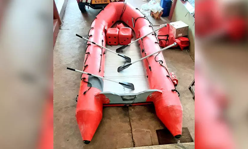 തൃക്കരിപ്പൂരിൽ ഡിങ്കിയെത്തി തൃക്കരിപ്പൂരിൽ ഡിങ്കിയെത്തി