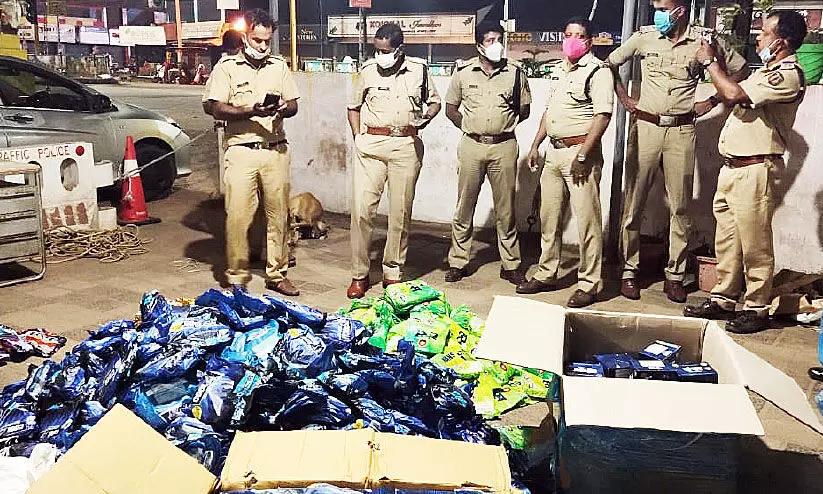 കരുനാഗപ്പള്ളിയിൽ പുകയില ഉൽപന്നങ്ങളുടെ വൻശേഖരം പിടിച്ചെടുത്തു