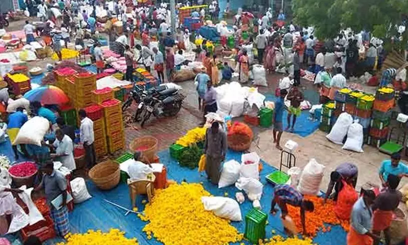 പൂവിളിയും പൂക്കളുമില്ലാതെ അത്തം