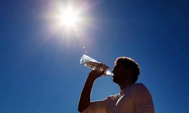 ചൂടുകാലമാണ്, സൂര്യാഘാതവും സൂര്യാതപവും ശ്രദ്ധിക്കാം ചൂടുകാലമാണ്, സൂര്യാഘാതവും സൂര്യാതപവും ശ്രദ്ധിക്കാം