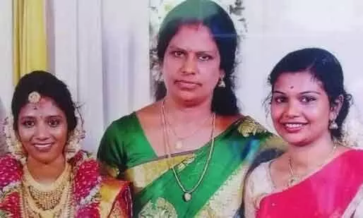 ഉത്ര വധക്കേസിൽ സൂരജിന്റെ അമ്മയും സഹോദരിയും അറസ്റ്റിൽ ഉത്ര വധക്കേസിൽ സൂരജിന്റെ അമ്മയും സഹോദരിയും അറസ്റ്റിൽ