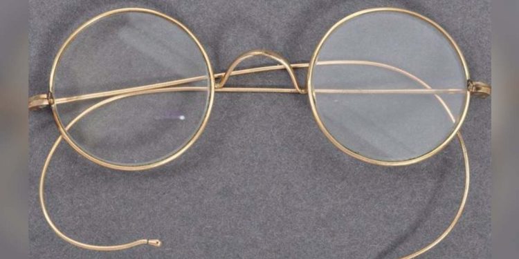 ഗാന്ധിജിയുടെ കണ്ണട ലേലം ചെയ്തു; പ്രതീക്ഷിച്ചതിനേക്കാള് കൂടിയ വിലക്ക് ഗാന്ധിജിയുടെ കണ്ണട ലേലം ചെയ്തു; പ്രതീക്ഷിച്ചതിനേക്കാള് കൂടിയ വിലക്ക്