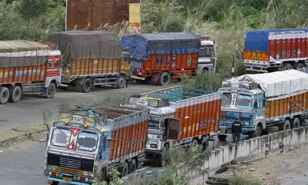 അന്തർ സംസ്ഥാന യാത്രകൾക്ക് പാസ് വേണ്ട; ചരക്ക് ഗതാഗതം തടസപ്പെടുത്തരുതെന്ന് കേന്ദ്രം