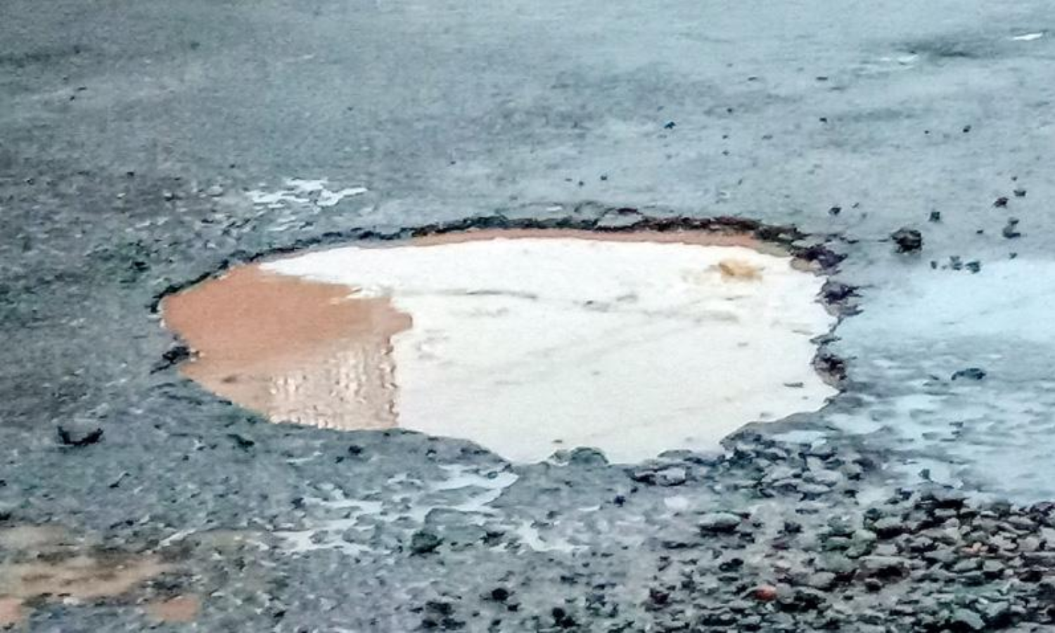 ദേ​ശീ​യ​പാ​ത​യി​ലെ ച​തി​ക്കു​ഴി നി​ക​ത്തി​യി​ല്ല