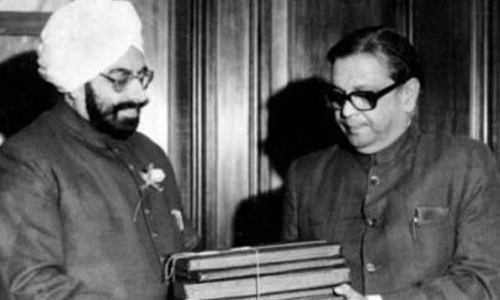 മ​​ണ്ഡ​​ലി​െ​​ൻ​​റ മു​​പ്പ​​തു​ വ​​ർ​​ഷം