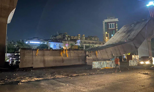 ഹരിയാനയിലെ ഗുഡ്ഗാവിൽ നിർമാണത്തിലിരുന്ന മേൽപ്പാലം തകർന്നു വീണു