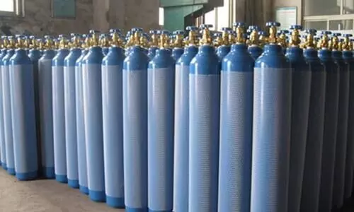 ഓക്സിജൻ സിലിണ്ടറിന്‌ ക്ഷാമം