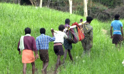 പിതാവിനെയും നായ്ക്കളെയും തനിച്ചാക്കി ചന്ദ്രിക യാത്രയായി