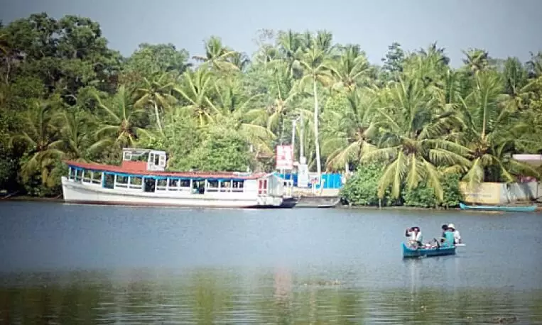 അരൂർ കെൽട്രോൺ–കുമ്പളങ്ങി ഫെറി ചങ്ങാടം പുനരാരംഭിക്കാത്തതിൽ പ്രതിഷേധം