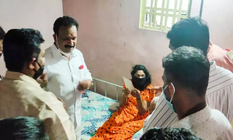 സുനിതക്ക്​ നടക്കാൻ സുമനസ്സുകളുടെ താങ്ങുവേണം