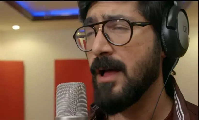 ഈ വെള്ളിവെയിലാലേ ഉള്ളു നിറഞ്ഞോട്ടേ-ഹൃദ്യ സംഗീതവുമായി ദേര ഡയറീസ് ഈ വെള്ളിവെയിലാലേ ഉള്ളു നിറഞ്ഞോട്ടേ-ഹൃദ്യ സംഗീതവുമായി ദേര ഡയറീസ്