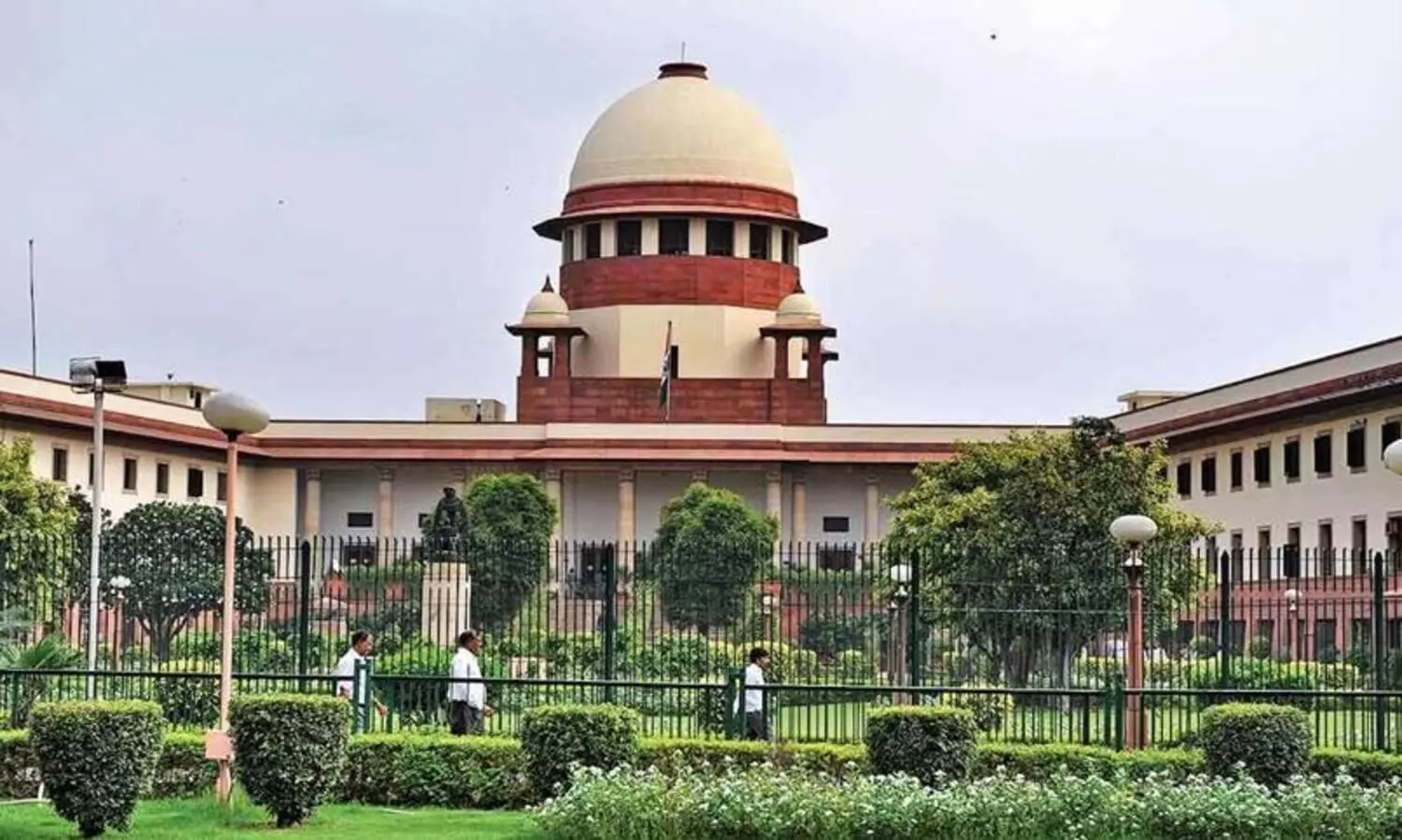 ലാവ്​ലിൻ അഴിമതി കേസ്​ പുതിയ ബെഞ്ചിലേക്ക്​; കേസ്​ തിങ്കളാഴ്​ച പരിഗണിക്കും