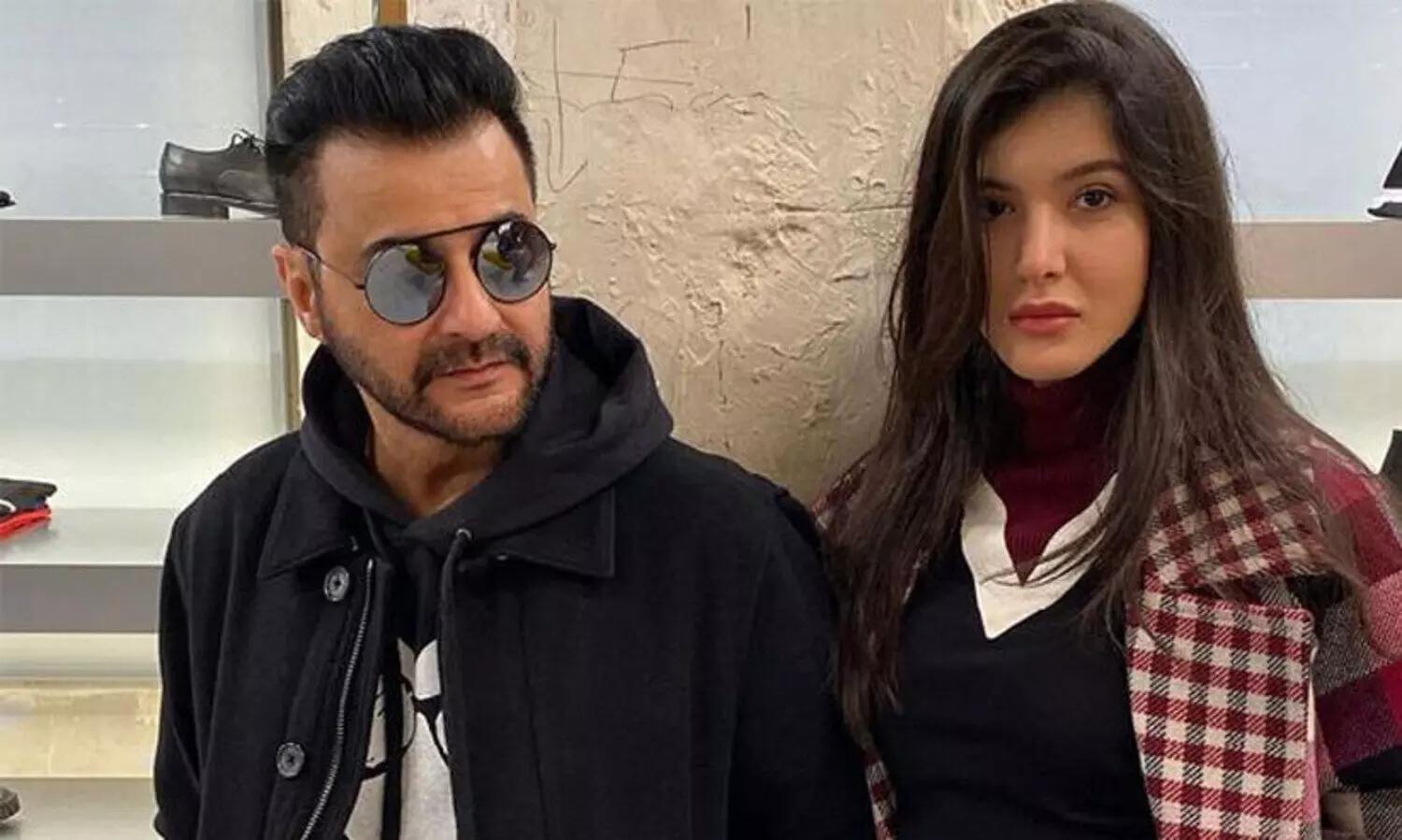 വൈകിയത്​ മഹാമാരി കാരണം, എങ്കിലും പെട്ടന്നുതന്നെ വരും; മകളുടെ ബോളിവുഡ്​ അരങ്ങേറ്റത്തെ കുറിച്ച്​ സഞ്ജയ്​ കപൂർ