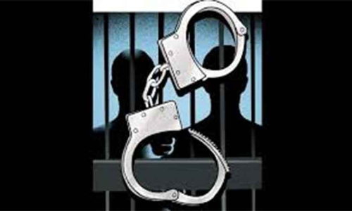 യാത്രക്കാരനെ കാത്തുനിന്ന മലയാളി ഡ്രൈവറും പൊലീസ്​ കസ്​റ്റഡിയിൽ