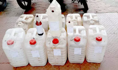 ചാരായം പിടികൂടി