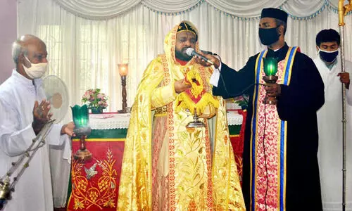 താൽക്കാലികമായി നിർമിച്ച ചാപ്പലിൽ കുർബാനയർപ്പിച്ച്​ യാക്കോബായ വിശ്വാസികൾ