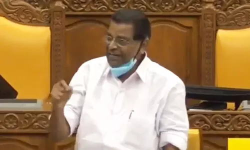 മുഖ്യമന്ത്രി സ്വപ്നയെ പോലുള്ള അവതാരങ്ങളുടെ മധ്യത്തില് -തിരുവഞ്ചൂര് മുഖ്യമന്ത്രി സ്വപ്നയെ പോലുള്ള അവതാരങ്ങളുടെ മധ്യത്തില് -തിരുവഞ്ചൂര്